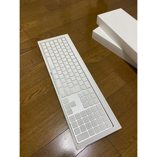 Apple(アップル)のApple magic keyboard テンキー付 の販売です。  スマホ/家電/カメラのPC/タブレット(PC周辺機器)の商品写真