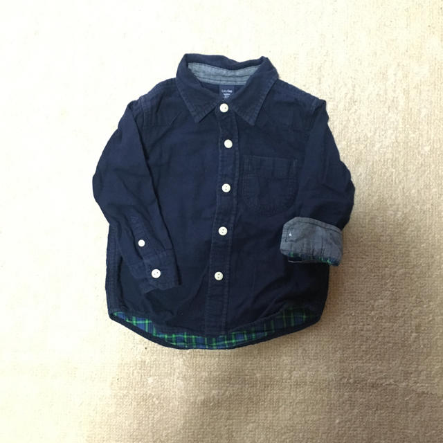 babyGAP(ベビーギャップ)のbaby gap シャツ 90 ネイビー 紺 キッズ/ベビー/マタニティのキッズ服男の子用(90cm~)(ブラウス)の商品写真