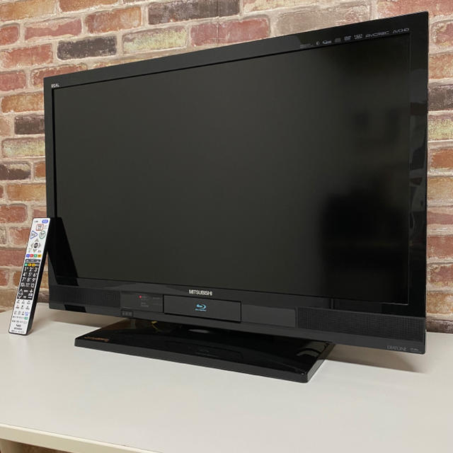 三菱電機(ミツビシデンキ)の32V型 液晶テレビ MITSUBISHI ブルーレイ&ハードディスク内蔵 スマホ/家電/カメラのテレビ/映像機器(テレビ)の商品写真