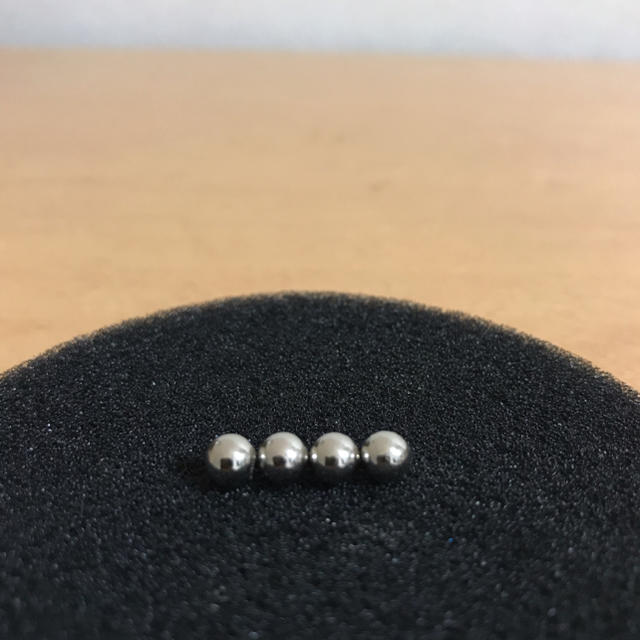 137☆ボールマグネットピアス　2セット　5mm フェイクピアス メンズのアクセサリー(ピアス(片耳用))の商品写真