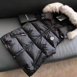 モンクレール(MONCLER)のモンクレール ダウンベスト ファー付き  M(ダウンベスト)