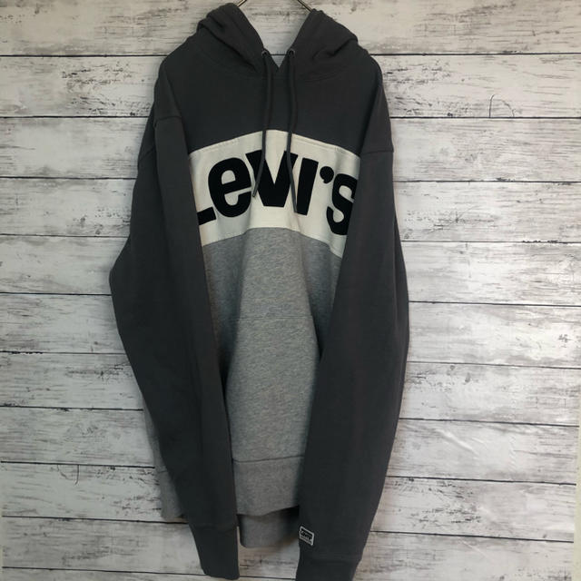 Levi's(リーバイス)の美品《大人気》Levis リーバイス ビッグロゴ プルオーバーパーカー ユルダボ レディースのトップス(パーカー)の商品写真