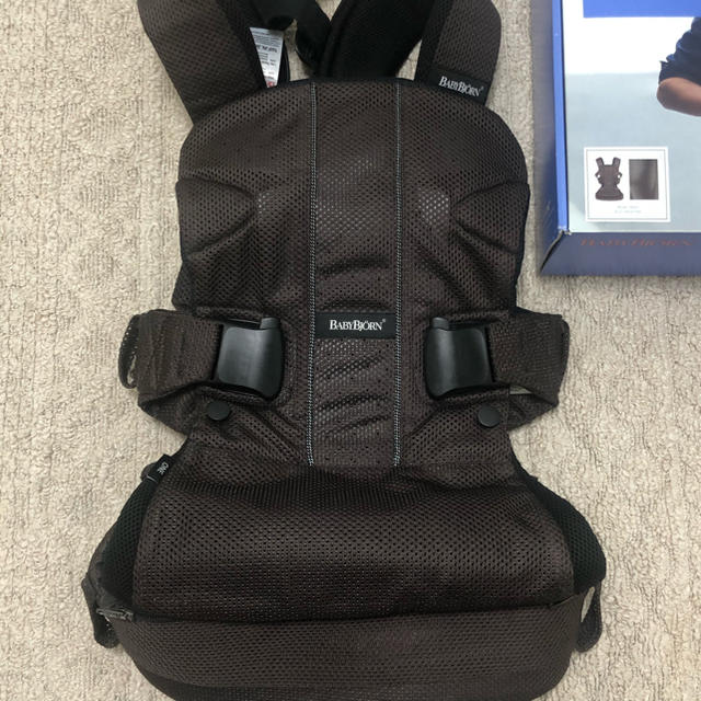 BABYBJORN(ベビービョルン)の最終値下げ！BABYBJORN ベビービョルン ベビーキャリアONE+ キッズ/ベビー/マタニティの外出/移動用品(抱っこひも/おんぶひも)の商品写真