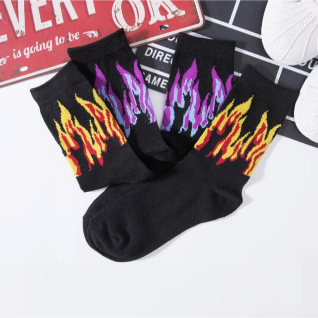 【新品未使用】Flame Socks イエロー&パープル 2色セット メンズのレッグウェア(ソックス)の商品写真