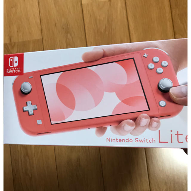 新品　Nintendo Switch Lite スイッチ ライト コーラル 本体