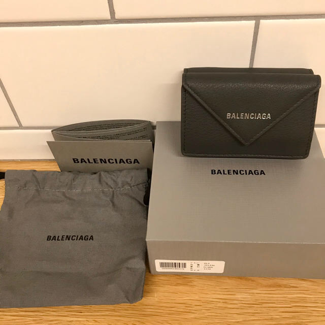 Balenciaga(バレンシアガ)の【値下げ】バレンシアガ グレー　ミニ財布 ミニウォレット 三つ折り レディースのファッション小物(財布)の商品写真