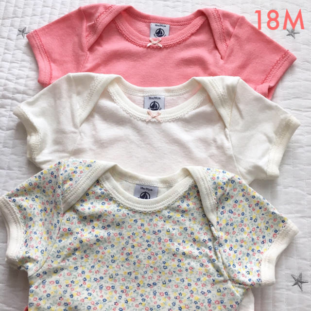 PETIT BATEAU(プチバトー)の新品未使用  プチバトー  半袖ボディ  3枚組  18m  リネン混 キッズ/ベビー/マタニティのベビー服(~85cm)(肌着/下着)の商品写真