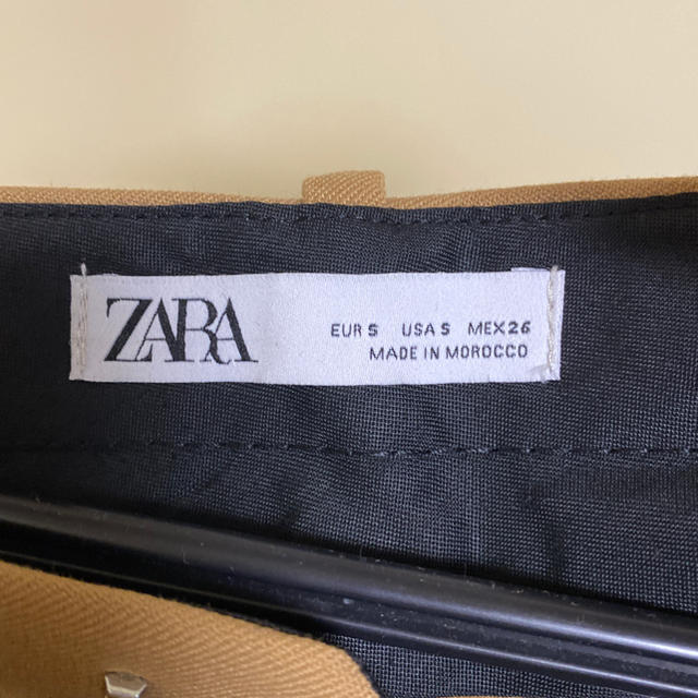 ZARA(ザラ)の【断捨離中】ZARA ベージュスラックス レディースのパンツ(カジュアルパンツ)の商品写真