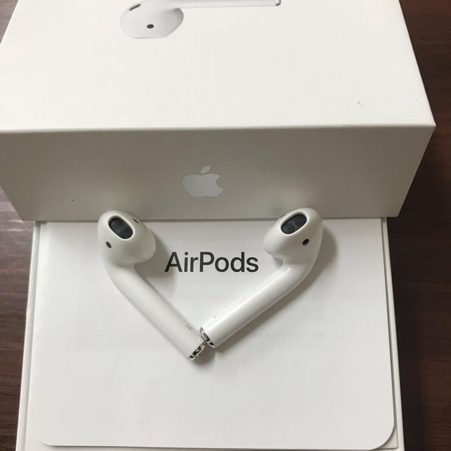 から厳選した Apple エアーポッズ　第2世代　両耳左右　エアポッズ　アップル製　正規品 Airpods - ヘッドフォン/イヤフォン