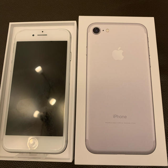 ①新品未使用 iPhone7 32GB シルバー softbank