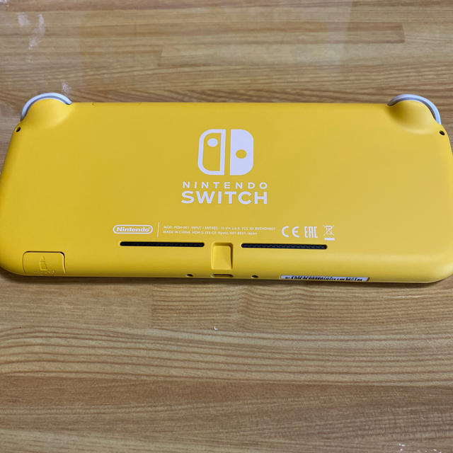 Nintendo Switch(ニンテンドースイッチ)のNintendo Switch Lite 本体 イエロー エンタメ/ホビーのゲームソフト/ゲーム機本体(家庭用ゲーム機本体)の商品写真