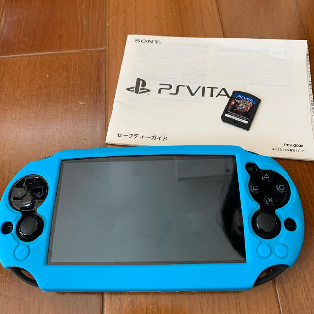 PlayStation Vita(プレイステーションヴィータ)のPSVITA MINECRAFTカセット付き エンタメ/ホビーのゲームソフト/ゲーム機本体(携帯用ゲーム機本体)の商品写真