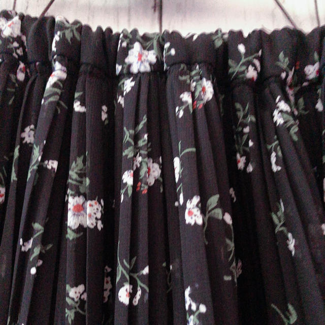 INGNI(イング)のINGNI黒の花柄スカート専用出品 レディースのスカート(ロングスカート)の商品写真