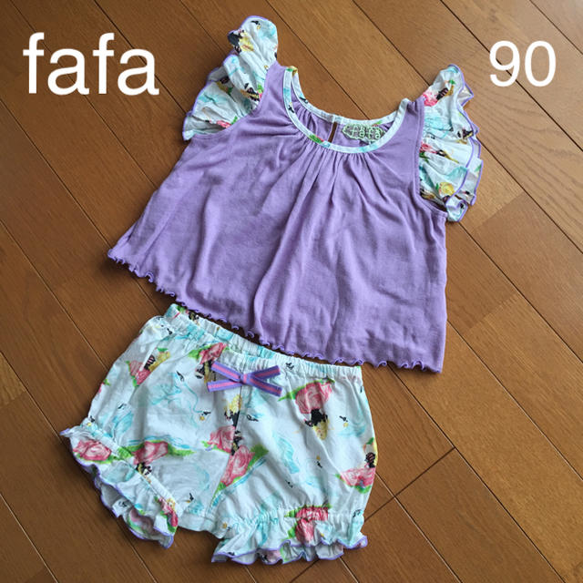 fafa(フェフェ)のかの。様　　fafa★スワン柄上下セット★90 キッズ/ベビー/マタニティのキッズ服女の子用(90cm~)(Tシャツ/カットソー)の商品写真