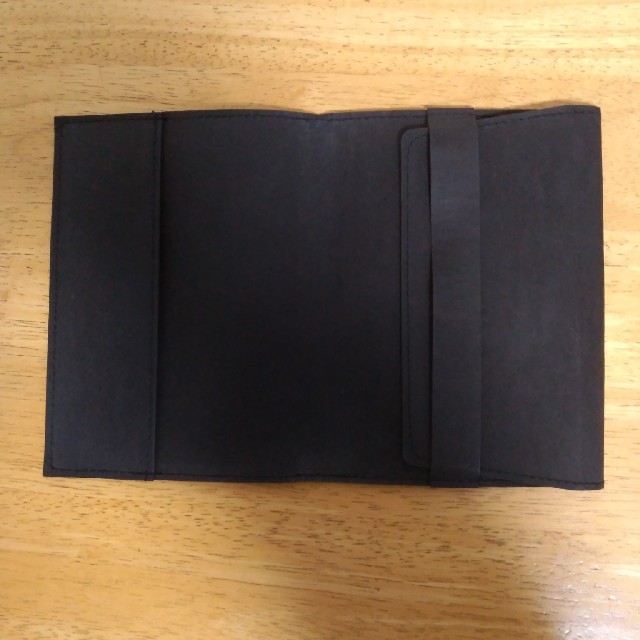 MUJI (無印良品)(ムジルシリョウヒン)のジーンズのラベル素材で作られた　ブックカバー　Ａ６（文庫）サイズ・黒 ハンドメイドの文具/ステーショナリー(ブックカバー)の商品写真
