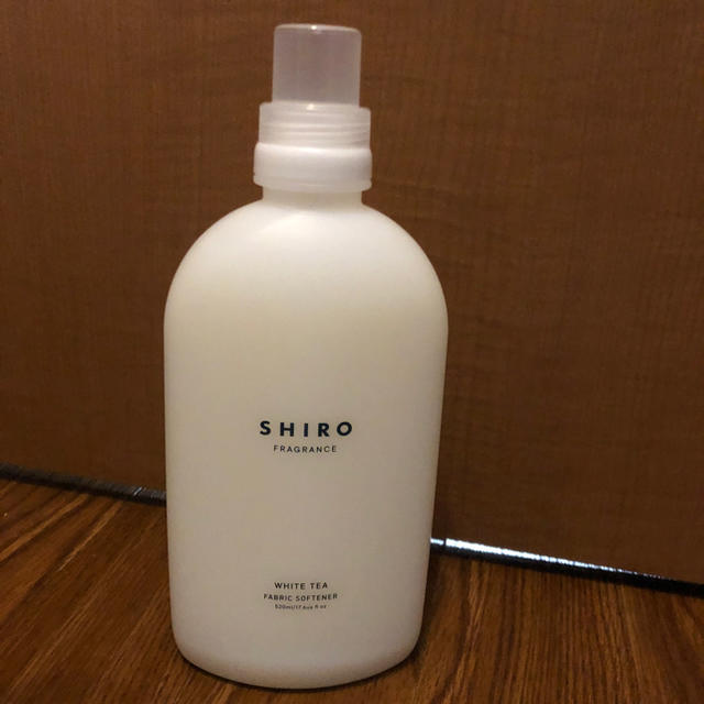 shiro(シロ)の新品未開封品 shiro 柔軟剤　ホワイトティ　520ml インテリア/住まい/日用品の日用品/生活雑貨/旅行(洗剤/柔軟剤)の商品写真