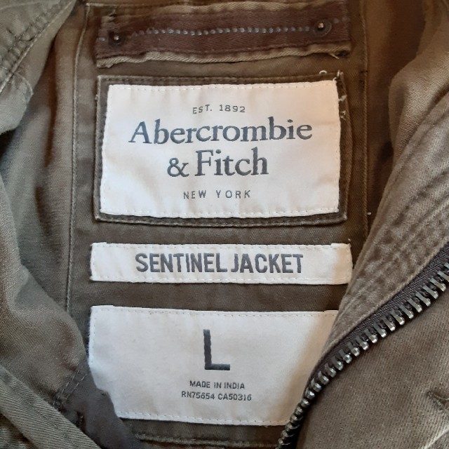 Abercrombie&Fitch(アバクロンビーアンドフィッチ)のアバクロンビー&フィッチ　L  オリーブ メンズのジャケット/アウター(ミリタリージャケット)の商品写真