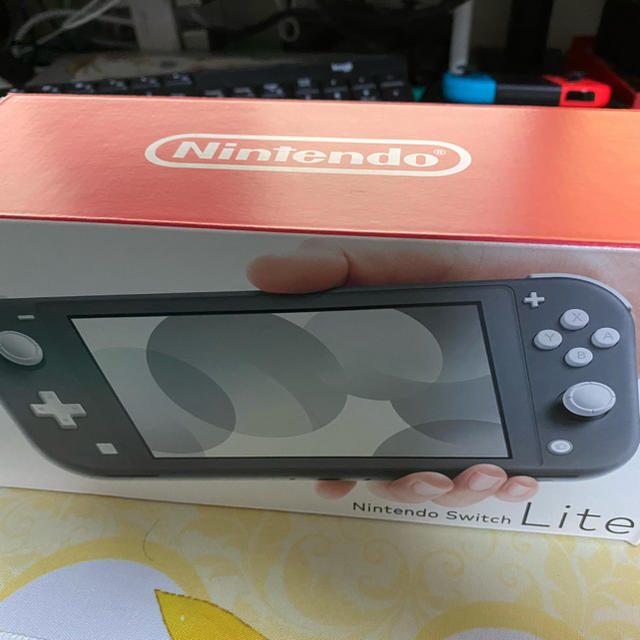 ニンテンドー　スイッチライト　グレー