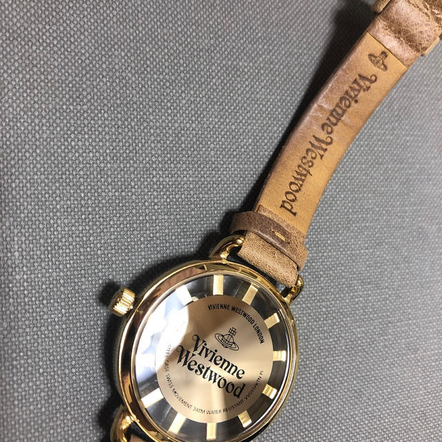 Vivienne Westwood(ヴィヴィアンウエストウッド)のVivienne Westwood 腕時計 レディース ベージュ レディースのファッション小物(腕時計)の商品写真