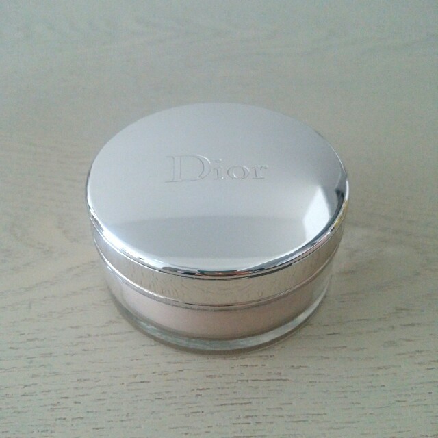 Dior(ディオール)のカプチュール トータル パーフェクション ルースパウダー
001 コスメ/美容のベースメイク/化粧品(フェイスパウダー)の商品写真