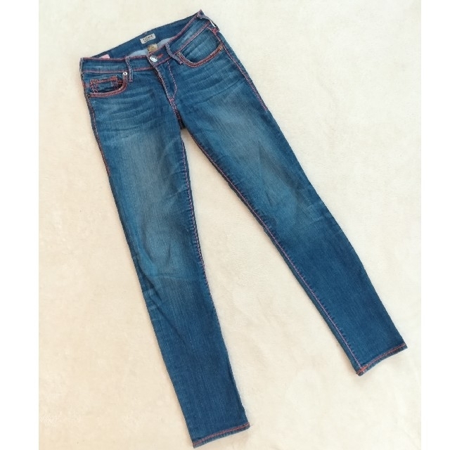 True Religion(トゥルーレリジョン)のTRUE RELIGION VICTORIA 24インチ レディースのパンツ(デニム/ジーンズ)の商品写真