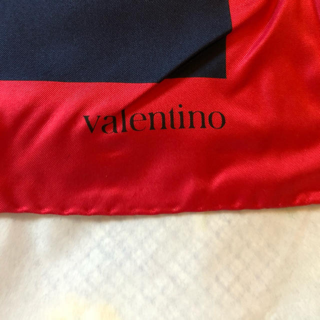 VALENTINO(ヴァレンティノ)のヴァレンティノ　スカーフ レディースのファッション小物(バンダナ/スカーフ)の商品写真