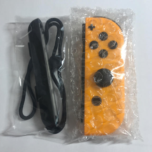 Nintendo Switch(ニンテンドースイッチ)の新品未使用 Switch Joy-Con R ネオンオレンジ 美品 エンタメ/ホビーのゲームソフト/ゲーム機本体(家庭用ゲーム機本体)の商品写真