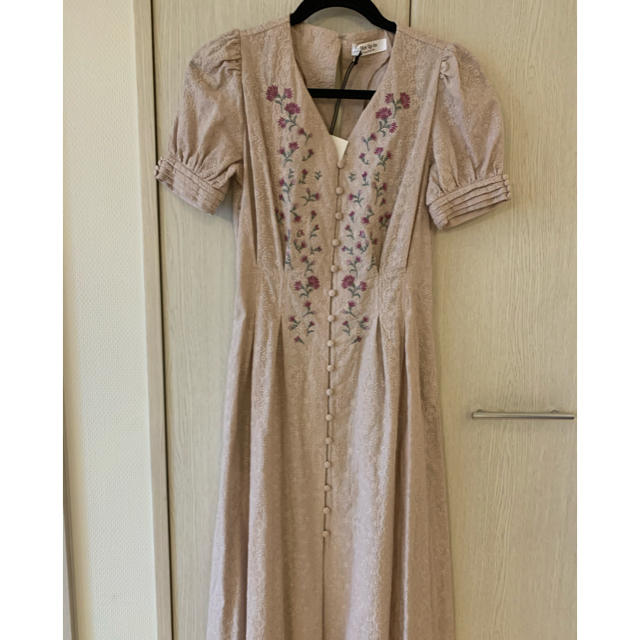 Her lip to Tie front Embroidery Dress