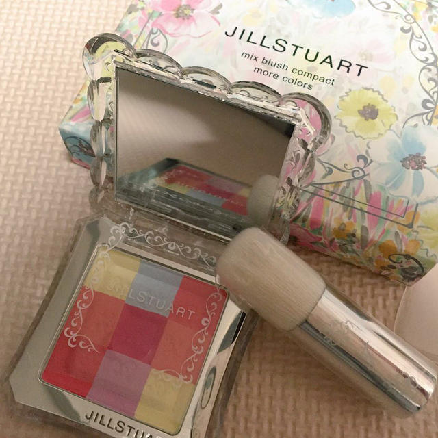 JILLSTUART(ジルスチュアート)のジル 限定チーク11番 新品未使用箱付き コスメ/美容のベースメイク/化粧品(チーク)の商品写真