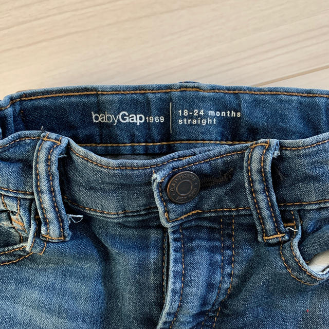 babyGAP(ベビーギャップ)のGAP ストレートデニム キッズ/ベビー/マタニティのキッズ服男の子用(90cm~)(パンツ/スパッツ)の商品写真