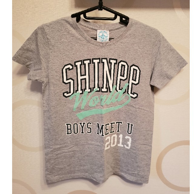 SHINee(シャイニー)のSHINee・2013ツアーTシャツ・K-POP エンタメ/ホビーのタレントグッズ(アイドルグッズ)の商品写真