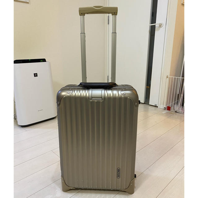 RIMOWA(リモワ)の希少！リモワトパーズ チタニウムプレミアム32L２輪 メンズのバッグ(トラベルバッグ/スーツケース)の商品写真