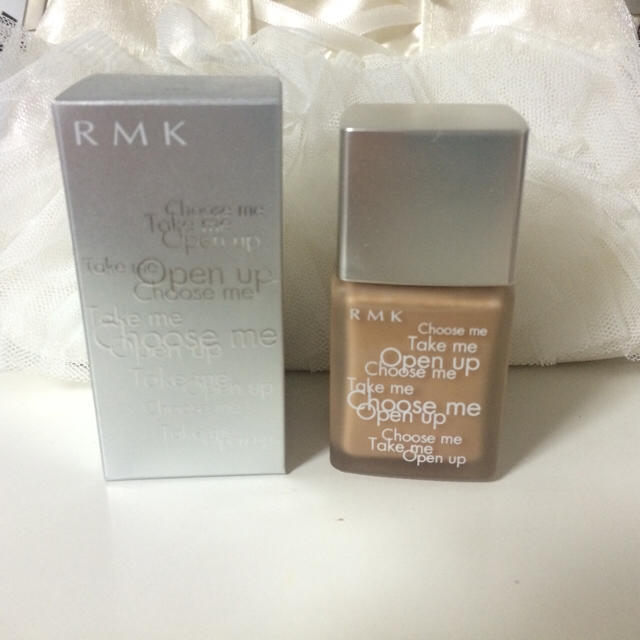 RMK(アールエムケー)のRMK リクイドファンデーション103 コスメ/美容のベースメイク/化粧品(ファンデーション)の商品写真
