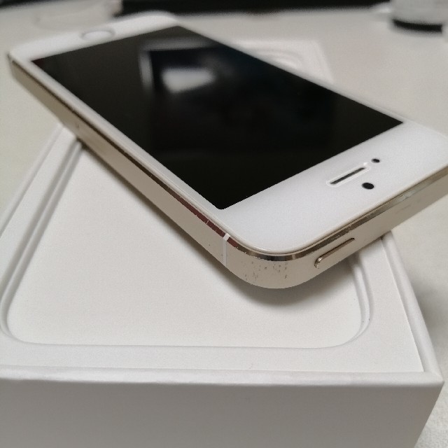 iPhone(アイフォーン)のiPhone 5s Gold 16GB ME334J/A スマホ/家電/カメラのスマートフォン/携帯電話(スマートフォン本体)の商品写真