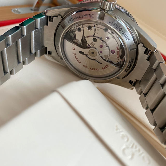 OMEGA(オメガ)のオメガ シーマスター 300 マスターコーアクシャル メンズの時計(腕時計(アナログ))の商品写真