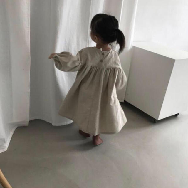 子供服　お袖ポワンワンピース　胸元切り返し　女の子　新品　コットンリネン キッズ/ベビー/マタニティのキッズ服女の子用(90cm~)(ワンピース)の商品写真