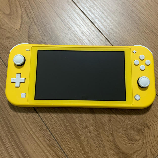 Nintendo Switch(ニンテンドースイッチ)の【中古】スイッチ ライト　Nintendo Switch lite イエロー エンタメ/ホビーのゲームソフト/ゲーム機本体(家庭用ゲーム機本体)の商品写真