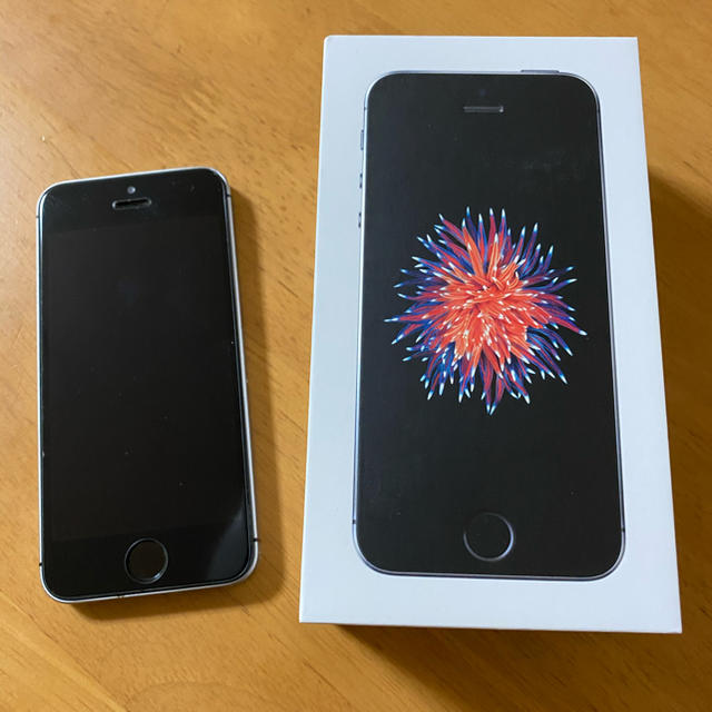 iPhone - iPhone SE 128GB SIMフリーの通販 by ショウ's shop｜アイフォーンならラクマ