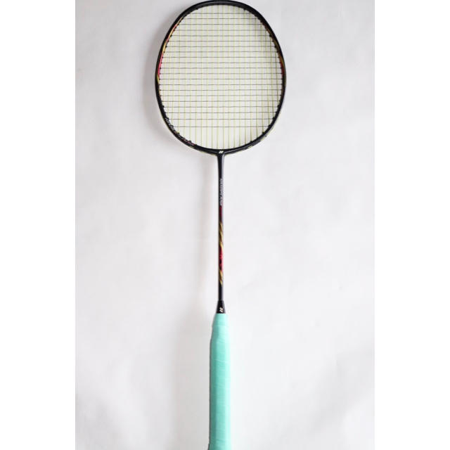 YONEX(ヨネックス)のナノフレア800  4UG5  (ヨネックス バドミントンラケット) スポーツ/アウトドアのスポーツ/アウトドア その他(バドミントン)の商品写真