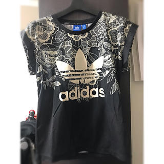 アディダス(adidas)のadidas Tシャツ(Tシャツ/カットソー(半袖/袖なし))