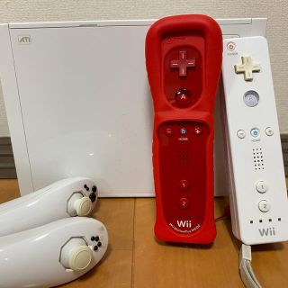 Wiiとリモコン2つとカセット(ゲーム)