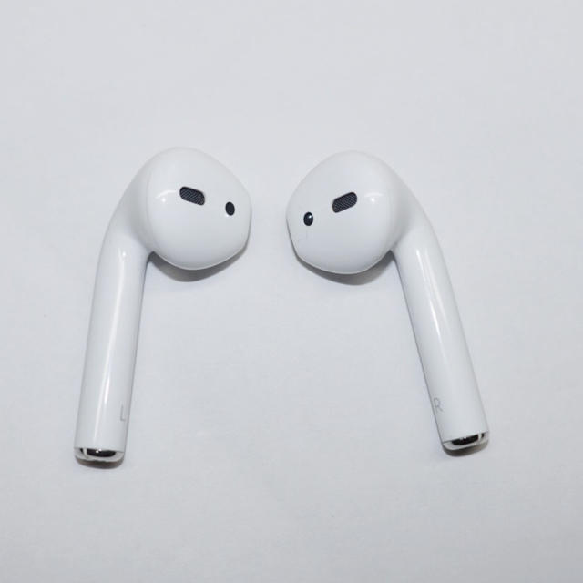 Apple(アップル)のAirPods スマホ/家電/カメラのオーディオ機器(ヘッドフォン/イヤフォン)の商品写真