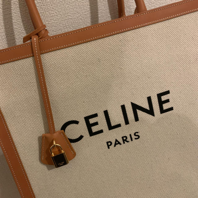 celine(セリーヌ)のyuuta様専用　celine セリーヌバーティカルカバ レディースのバッグ(ハンドバッグ)の商品写真