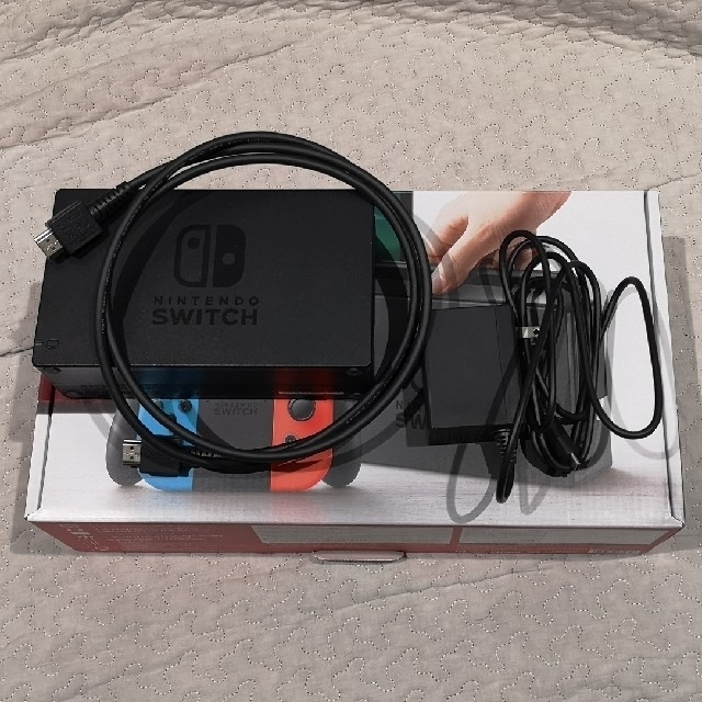 Nintendo Switch(ニンテンドースイッチ)の任天堂Switch　本体　Nintendo　Switch エンタメ/ホビーのゲームソフト/ゲーム機本体(家庭用ゲーム機本体)の商品写真
