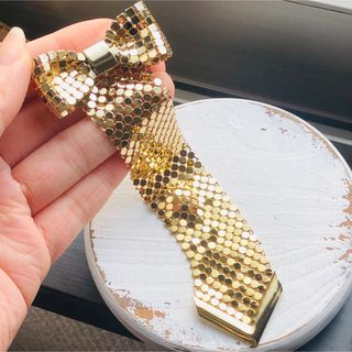 クチュールブローチ(Couture Brooch)のリボン ゴールド 上品 ブローチ(ブローチ/コサージュ)