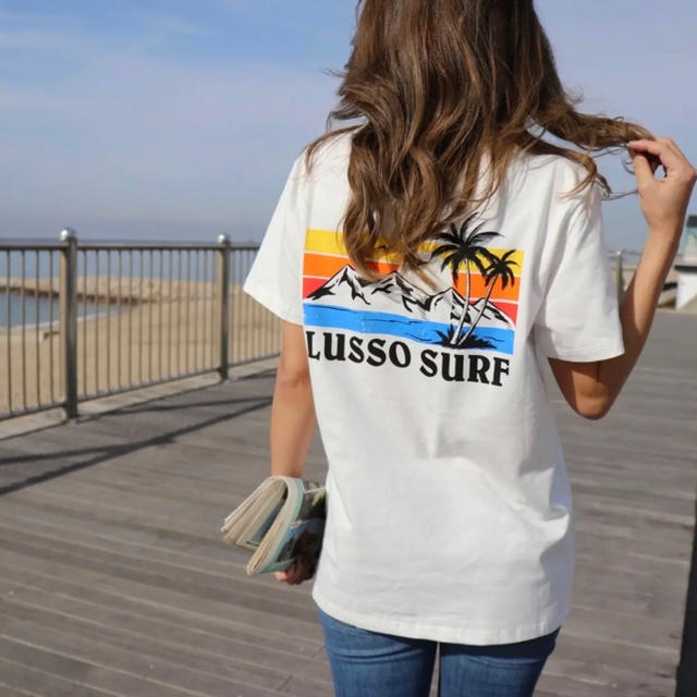 RVCA(ルーカ)の新発売☆LUSSO SURF トロピカルTシャツ　Sサイズ☆ベイフロー レディースのトップス(Tシャツ(半袖/袖なし))の商品写真