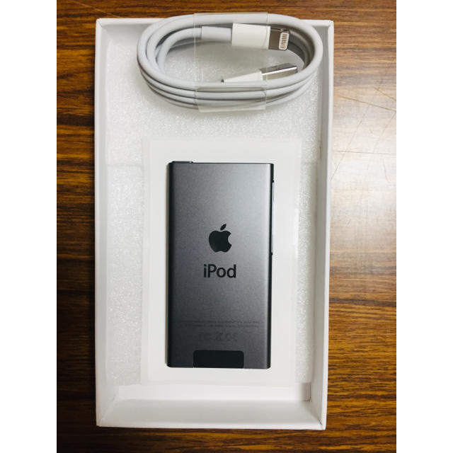 Apple(アップル)の新品未使用Apple ipod nano 第七世代 シルバー16GB  スマホ/家電/カメラのオーディオ機器(ポータブルプレーヤー)の商品写真