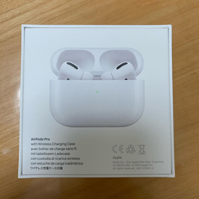 Apple(アップル)のApple AirPods Pro スマホ/家電/カメラのオーディオ機器(ヘッドフォン/イヤフォン)の商品写真