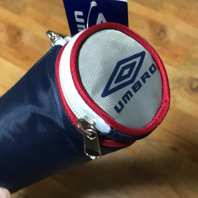 UMBRO(アンブロ)のUMBRO ドラムペンポーチ　ネイビー インテリア/住まい/日用品の文房具(ペンケース/筆箱)の商品写真