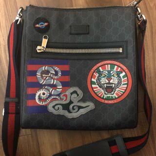 グッチ(Gucci)の〔グッチ クーリエ〕 GGスプリーム メッセンジャー(メッセンジャーバッグ)